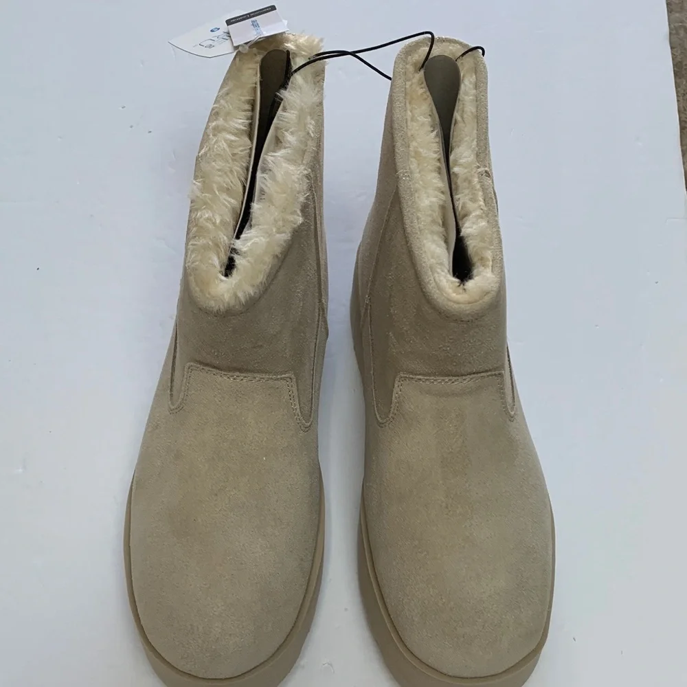 Time and Tru Genuine Leather Winter Boots for Women. Size:9 Brand New with Tags.